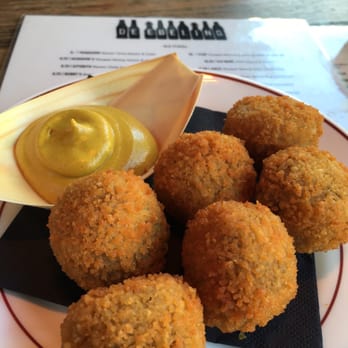 De Ebeling - Bar snaaaacketjes! - Bars Near Me - Amsterdam, New Hampshire