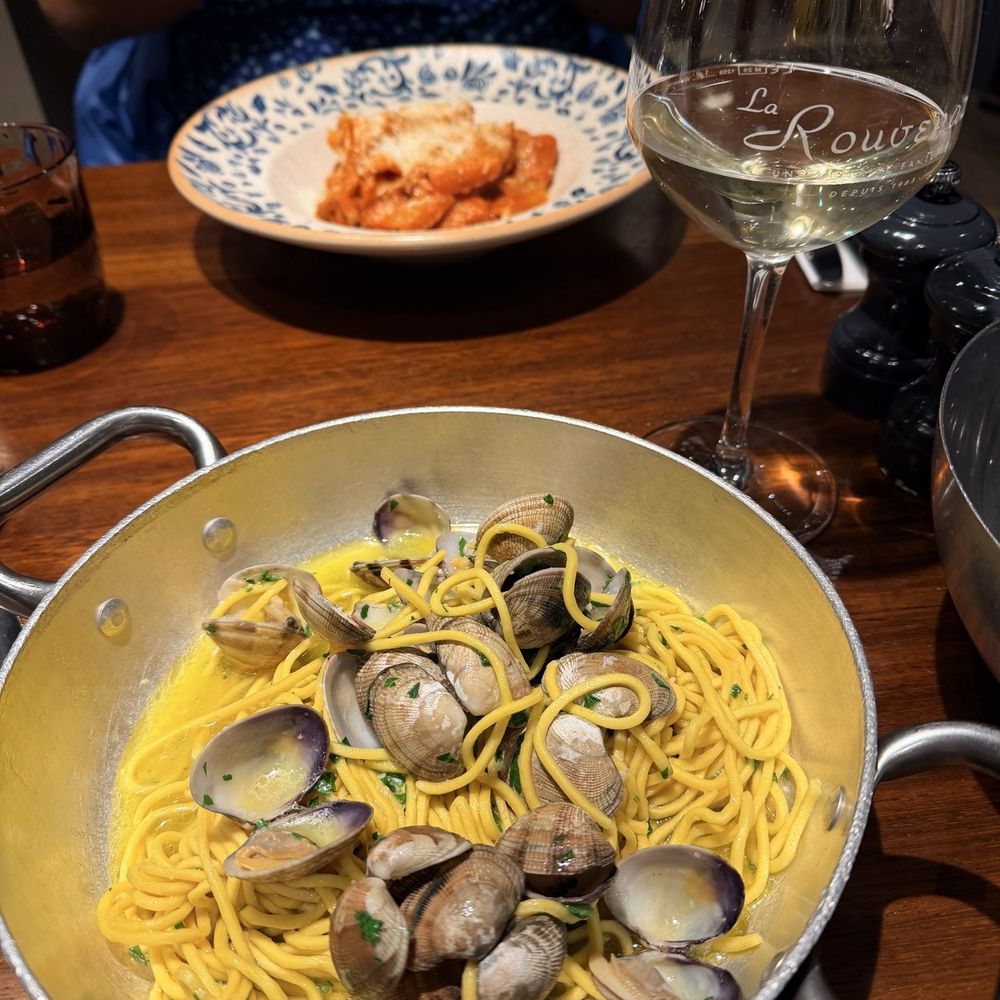 Restaurant La Rouvenaz - Specialty pasta with clams - Italian Near Me - Montreux, VD