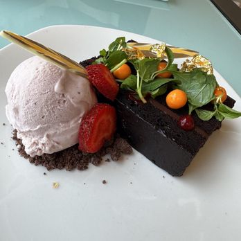 Cast & Plow - Chocolate cake - New American Near Me - Marina del Rey, California Cast & Plow - Chocolate cake - New American Near Me - Marina del Rey, California