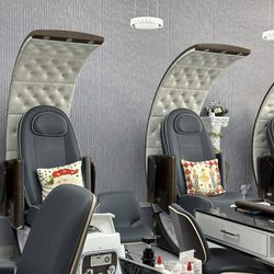 Paris Nails & Spa - Massage chairs