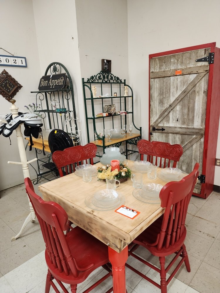 VILONIA TREASURE CHEST Updated September 2024 26 Photos 1048 Main