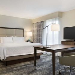 Hampton Inn & Suites Niles/Warren - Guest room