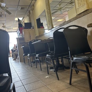 Amore Pizzeria - Tables chairs and mirrors - Pizza Near Me - Flushing, New York