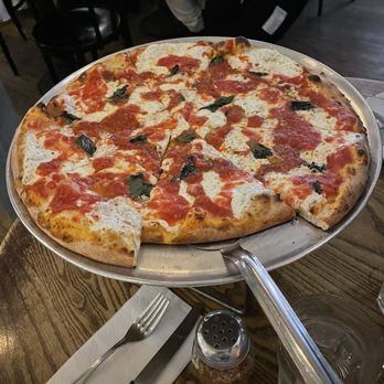 Juliana's - Margherita Pizza - Pizza Near Me - Brooklyn, New York Juliana's - Margherita Pizza - Pizza Near Me - Brooklyn, New York