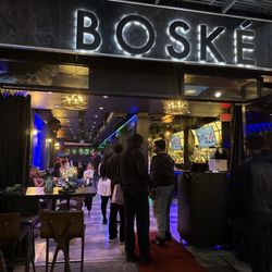 BOSKÉ - Entrance