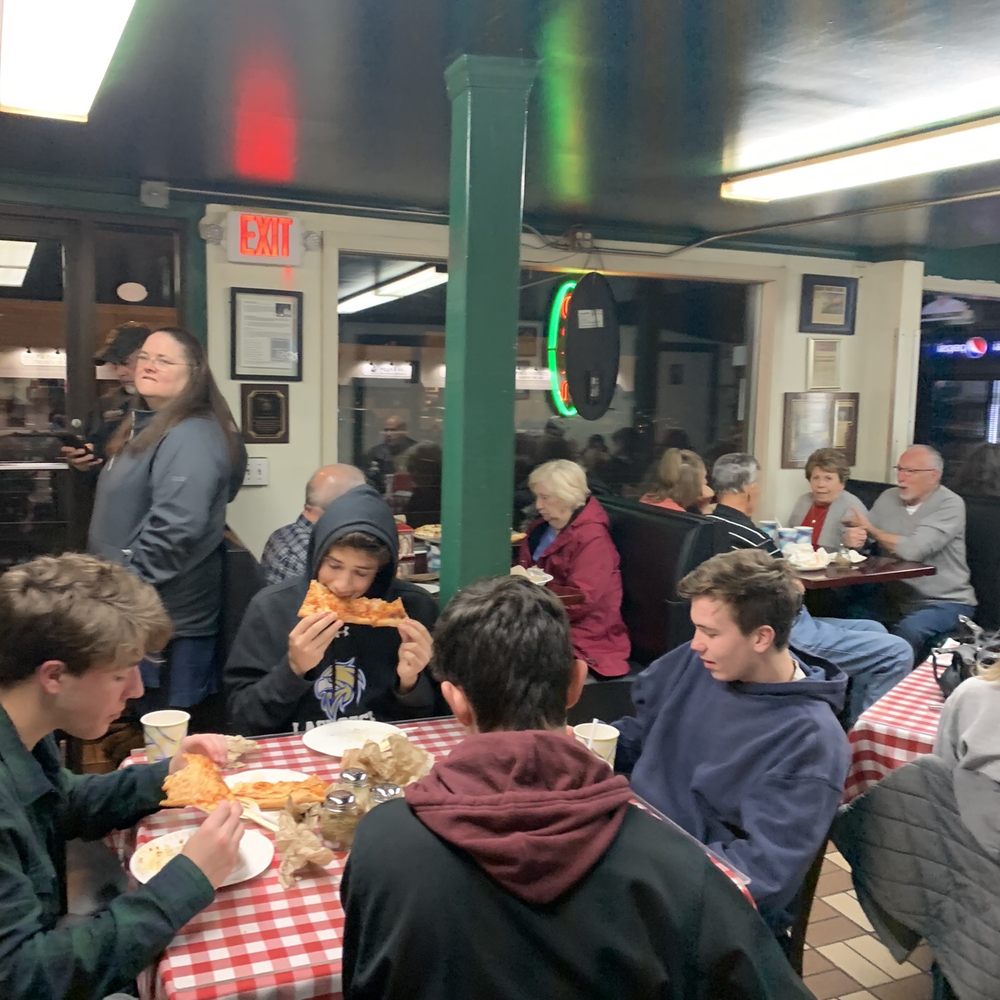 Carminuccio's Pizza - Pizza Near Me - Newtown, Connecticut