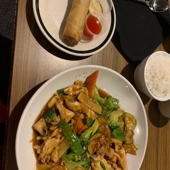 Jing Chuan Chinese Restaurant - Chicken With Vegetable and Spring Roll - Chinese Near Me - Toledo, Ohio Jing Chuan Chinese Restaurant - Chicken With Vegetable and Spring Roll - Chinese Near Me - Toledo, Ohio