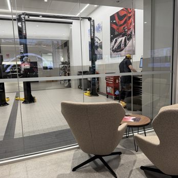 Porsche Downtown - Chicago - Service bay view from the cafe in the showroom - Car Dealers Near Me - Chicago, Illinois Porsche Downtown - Chicago - Service bay view from the cafe in the showroom - Car Dealers Near Me - Chicago, Illinois
