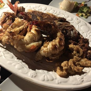 Condominios Girasol Sur - Lobster, calamari, octopus, red snapper and prawns - Hotels Near Me - Aguacate, MEX