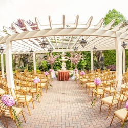 Lucy Wu Floral Design - Outdoor ceremony.