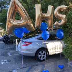 Elegant Balloons - Fun balloons for our reunion entrance.