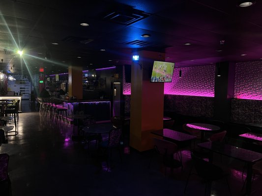 VISIONS EATERY & LOUNGE by null