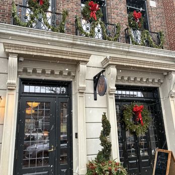 Flyleaf - Exterior - Bookstores Near Me - Grosse Pointe Farms, Michigan