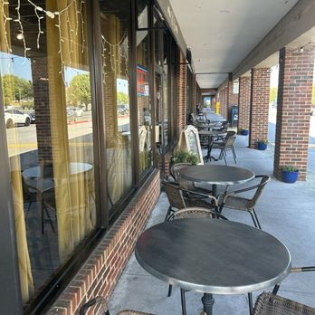 Cafe Lola - New American Near Me - Johnson City, Tennessee