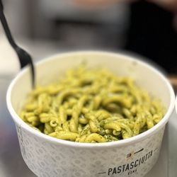Pastasciutta - Strozzapreti al pesto: Strozzapreti with "pesto" made with basil, pinenuts, garlic and cheese | €8