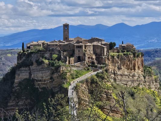 Civita di Bagnoregio by null