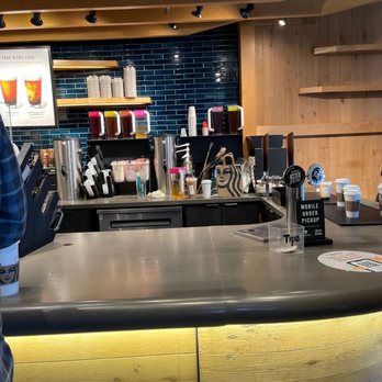 Starbucks - Coffee & Tea Near Me - Fairfax, Virginia