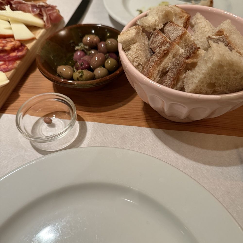 Restaurante Leziria Casa de petiscos - Bread with olives - Portuguese Near Me - Lisbon, 11 Restaurante Leziria Casa de petiscos - Bread with olives - Portuguese Near Me - Lisbon, 11