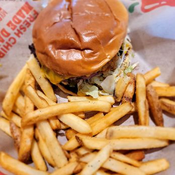Chili's - Hsmburger snd fries lunch - Tex-Mex Near Me - Chico, California