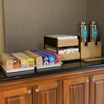 Hampton Inn Clinton - Cereal for the breakfast serving - Hotels Near Me - Clinton, Oklahoma