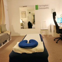 Farringdon Osteopaths - The treatment room