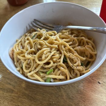 MoonDog - Trying garlic noodles with shrimp - Vietnamese Near Me - Louisville, Kentucky