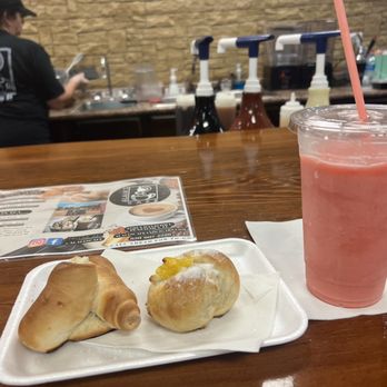 Alaias Cafe - Pastries and a strawberry banana smoothie - Cafes Near Me - Pensacola, Florida Alaias Cafe - Pastries and a strawberry banana smoothie - Cafes Near Me - Pensacola, Florida
