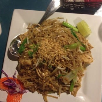 Pad Thai Restaurant - Chicken pad thai - Thai Near Me - Clovis, California