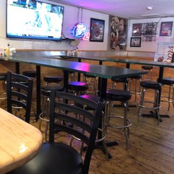 Lee's Sports and Spirits