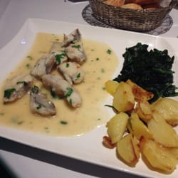 Gumpen da Toni - Frischer Fisch an Zitronensauce mit Kartoffeln und Spinat