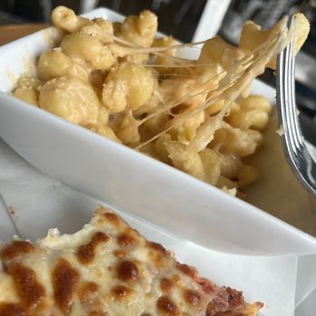 Thornapple Brewing - Kid Mac n cheese and a cheese pizza - Breweries Near Me - Grand Rapids, Michigan