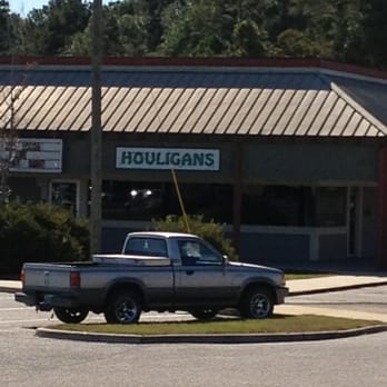 Houligans Irish Pub - a truck parked in front of a building - Irish Pub Near Me - Dothan, Alabama Houligans Irish Pub - a truck parked in front of a building - Irish Pub Near Me - Dothan, Alabama