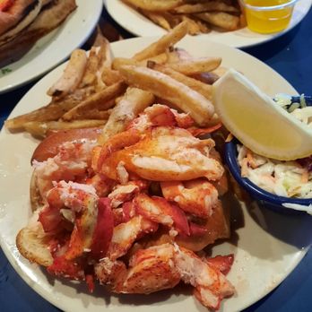 Boston Sail Loft - Lobster roll - Bars Near Me - Boston, Massachusetts