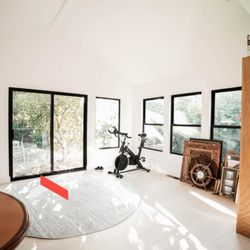 Axiom-Renovation