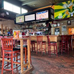 Bridge City Taproom - Nice full bar with plenty of room