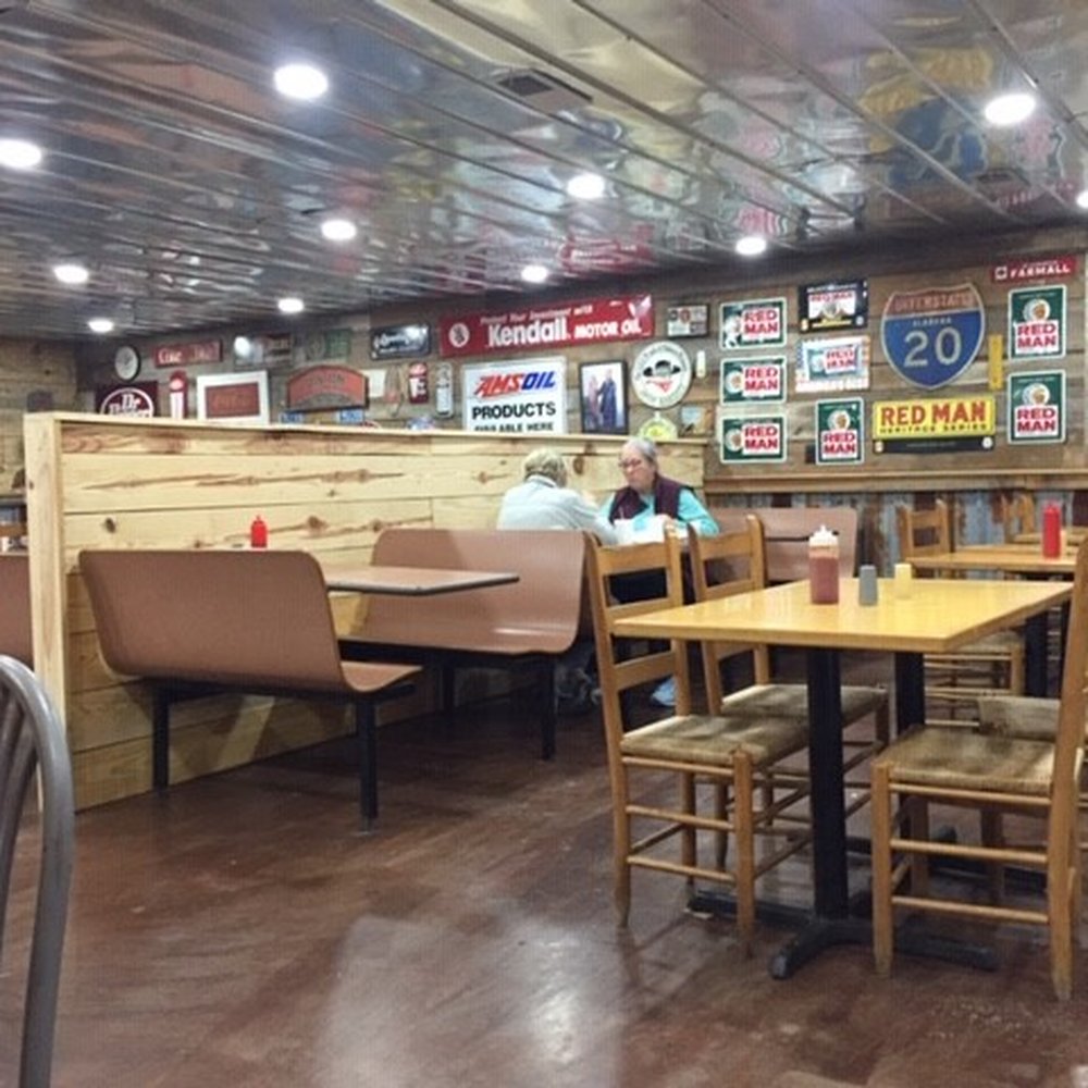 Bobbys Restaurant - Diningroom - Southern Near Me - Eva, Alabama