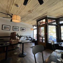 5 South Main - Perfection (inside!). Adorable nooks.