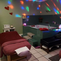 Couples massage/ hydrotherapy room Couples massage/ hydrotherapy room