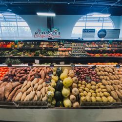 MOM's Organic Market