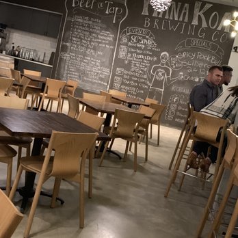 Hana Koa Brewing - 店内 - Breweries Near Me - Honolulu, Hawaii