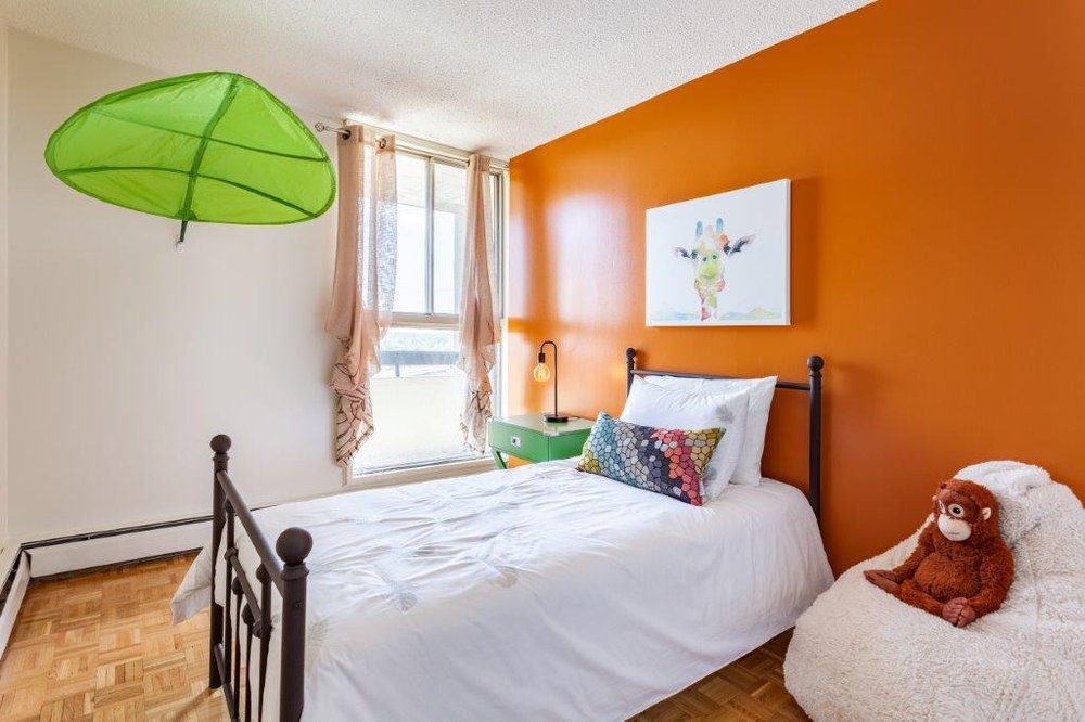 THE OAKS APARTMENTS Updated September 2024 2995 Albion Road N