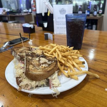 Giddings Brewhaus - Reuben and fries - Chicken Wings Near Me - Giddings, Texas