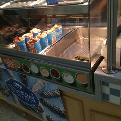 Auntie Anne's Homemade Soft Pretzels - Waiting on my pretzel...very slow location