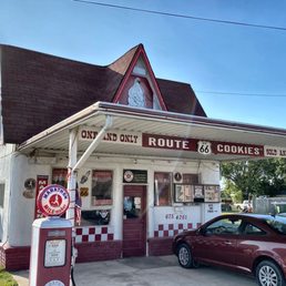 the outside of a dairy king restaurant
