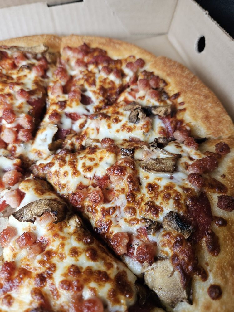 PIZZA HUT 121 Loachs Road, Sudbury, Ontario, Canada Pizza