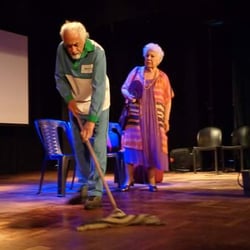CPC Arguello - Miembros taller teatro para adultos en accion