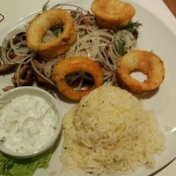 Platonas Taverna - Calamari Gyros Teller. Mit Tsatsiki und Reis