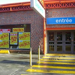 Excédence - Entrée de la boutique Excedence à l'Usine.