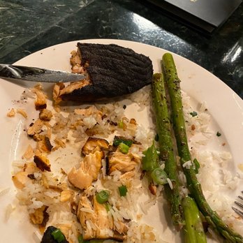 Earls Kitchen + Bar - Blackened Cajun Cajun Oven Roasted Atlantic Salmon - New American Near Me - Boston, Massachusetts