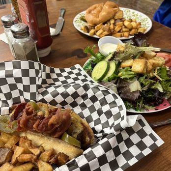 Uncle Wiggly's Weiners - Hot dog basket, side salad, and burger - Hot Dogs Near Me - Luling, Texas